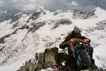 Jürgen am Gipfel des Piz Bernina. Im Hintergrund Piz Cambrena, Piz Palü, Bellavista und Piz Zupo.