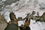 Tiefblick vom Gipfel auf den Morteratschgletscher.