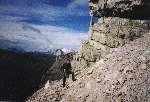 Beim Zustieg zum Klettersteig mit Blick auf die Marmolada.