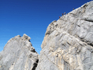 Bergsteiger am Watzmanngrat aus der Wand gesehen