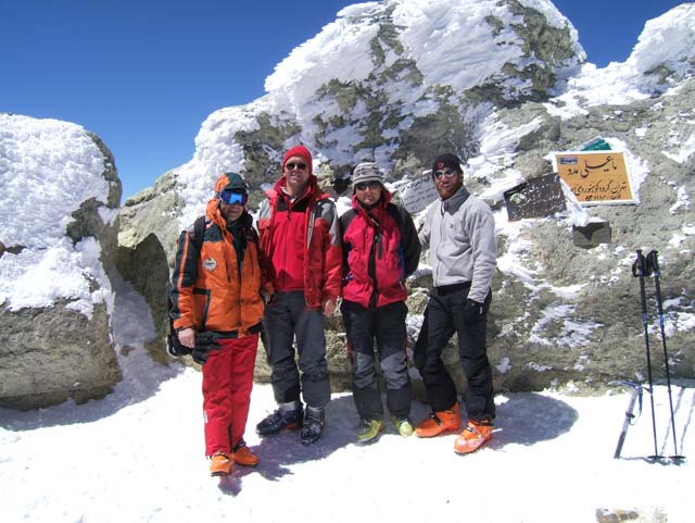Rupert, Peter, Gerd und ich am 5671m hohen Gipfel des Damavand