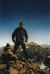 Am Gipfel, im Hintergrund der Jbel Toubkal.