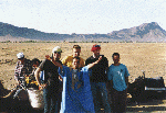 Gruppenfoto mit unseren GAstgebern in der Westsahara.