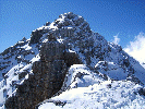 Der Gipfelaufbau mit den markanten Felsbändern über welche der Anstieg verläuft