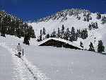 Nach einem flachen und längerem Aufstieg durch Wald gibts ab der Dürrnbachalm ideales Skigelände.