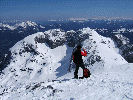 Am Gipfel des Fritzerkogels mit Blick auf die Hochkarfelder-Köpfe
