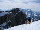 Gipfelblick nach Süden. Im Hintergrund das mächtige Birnhorn, höchster Gipfel der Leoganger Steinberge