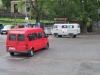 Am Dorfplatz in Kazbegi - das rettungsauto scheint schon ein etwas älteres Modell zu sein