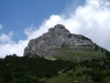 Die Loser-Südwand vom Abstiegsweg aus gesehen. Der Klettersteig verläuft im linken Wandteil.