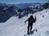 Die guten Schneeverhltnisse erlaubten einen direkteren Aufstieg als üblich. Links hinten die Scharte in der normalerweise das Skidepot gemacht wird.