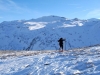 Axel nach dem kurzen Gegenanstieg zurück zum Wetterkreuz mit Rückblick zum Silberpfennig.